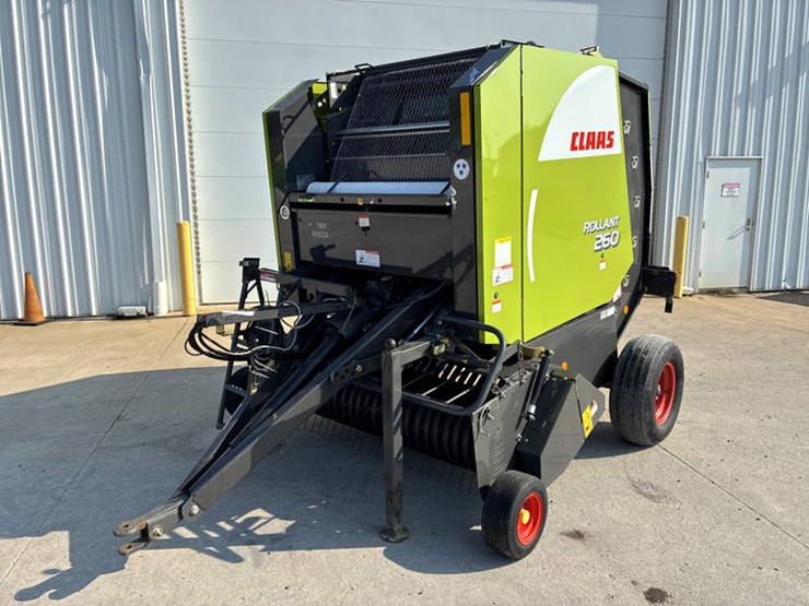 claas-rollant-260-image-3