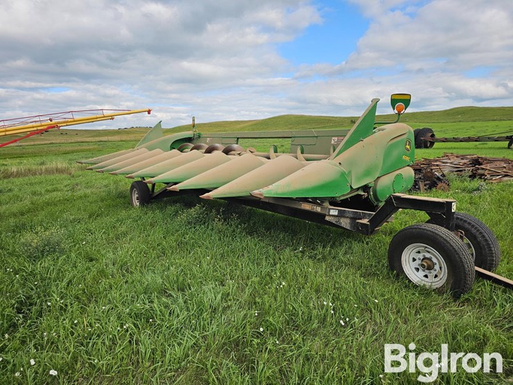 2010-john-deere-608c-image-1