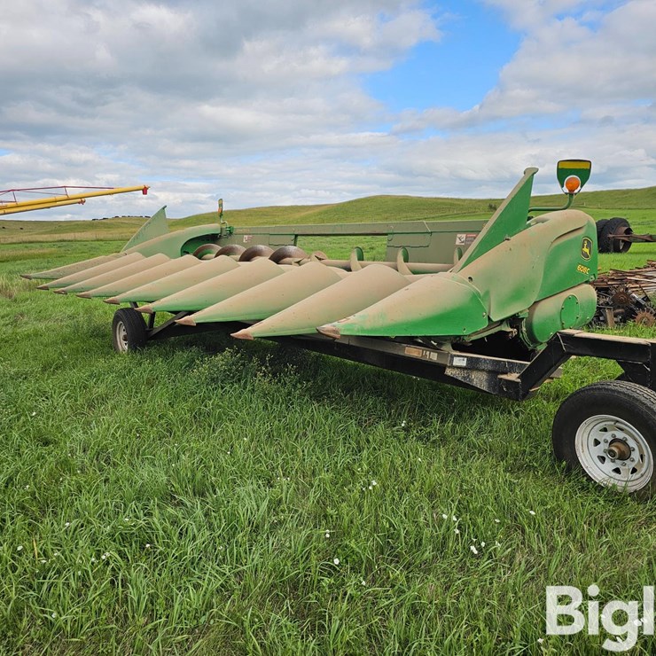 2010 JOHN DEERE 608C
