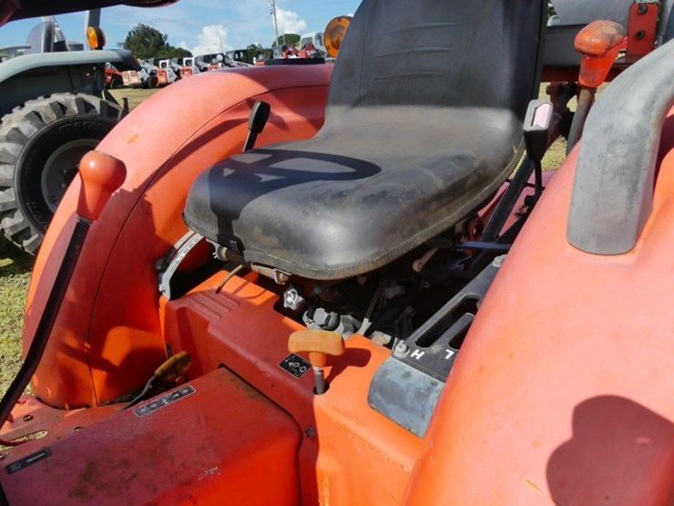 2011-kubota-l3200-image-12