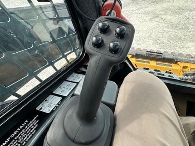 2022-deere-333g-image-23