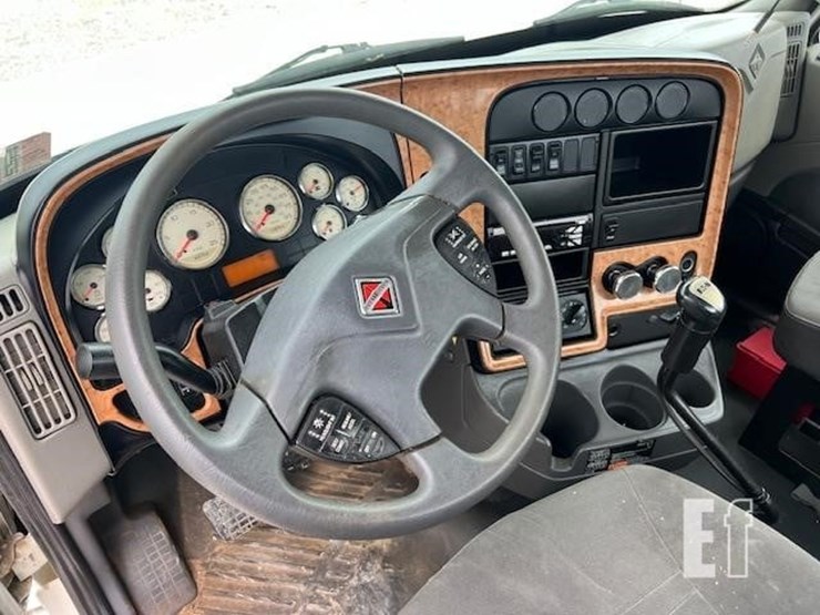 2016-international-prostar-image-43