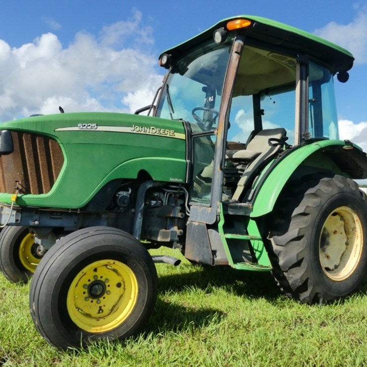 JOHN DEERE 5225