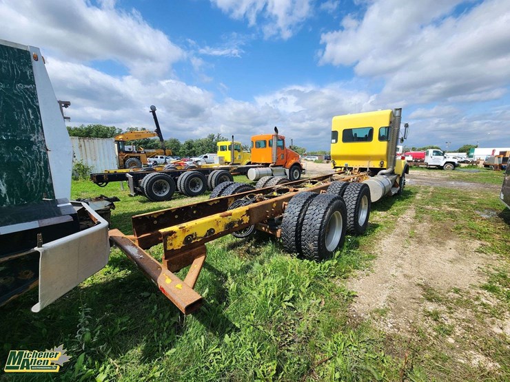 2010-kenworth-t800-image-8
