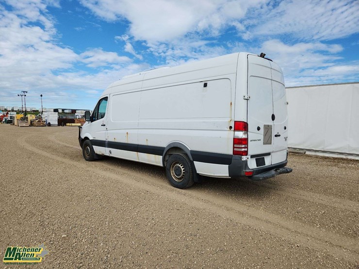2016-mercedes-benz-sprinter-2500-image-3