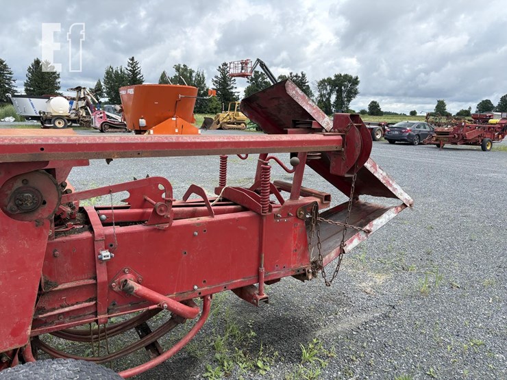 new-holland-310-image-10