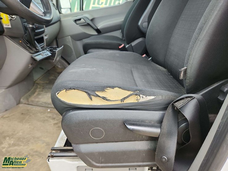2016-mercedes-benz-sprinter-2500-image-37