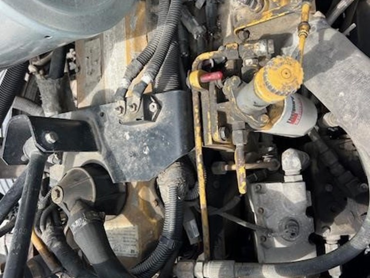 2003-peterbilt-330-image-16
