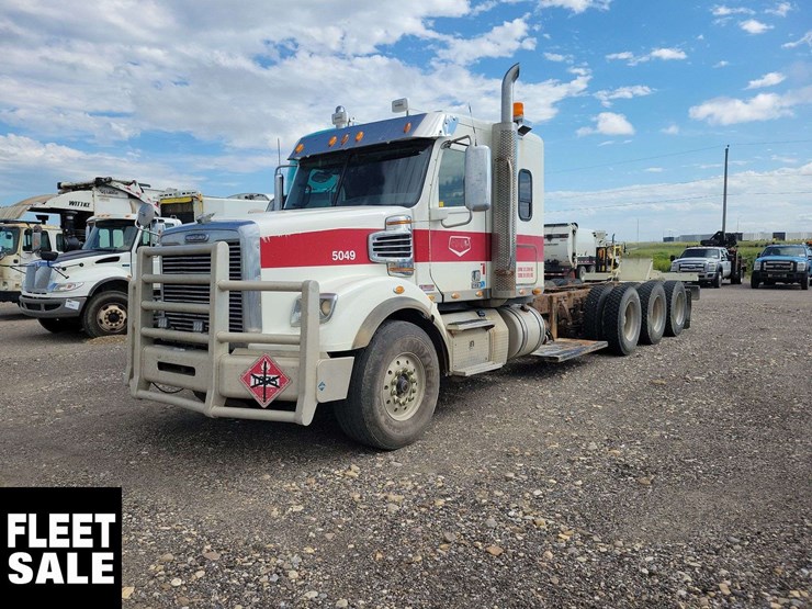 2015-freightliner-coronado-122-sd-image-1