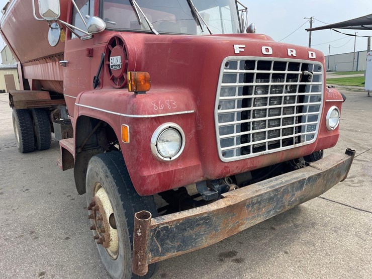 1982-ford-900-image-24
