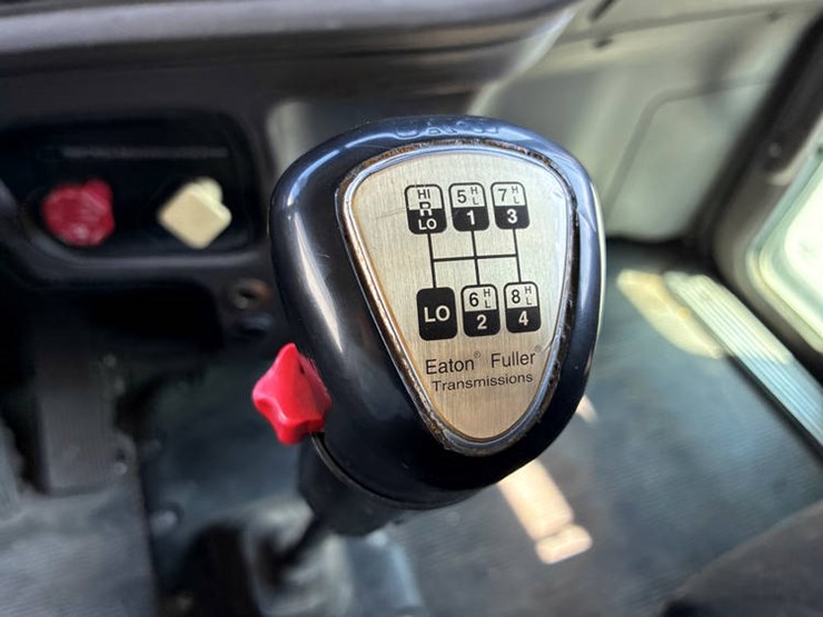 2011-peterbilt-386-image-87