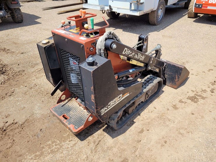 2005-ditch-witch-sk350-image-4
