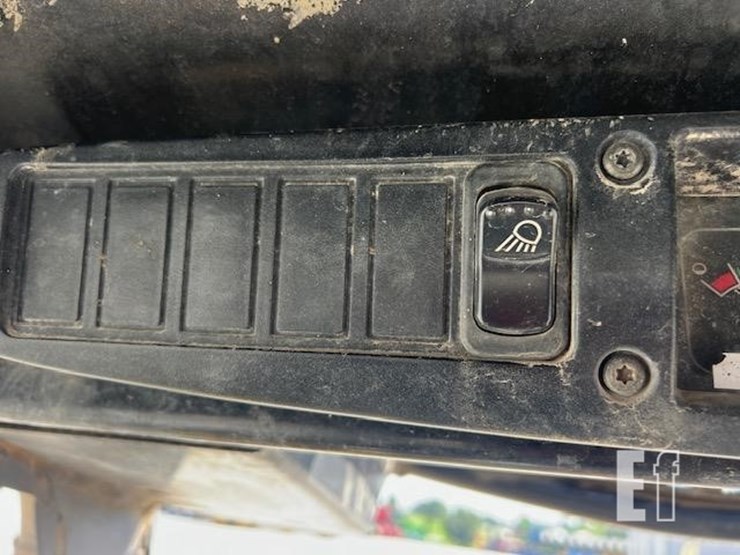deere-250-image-31