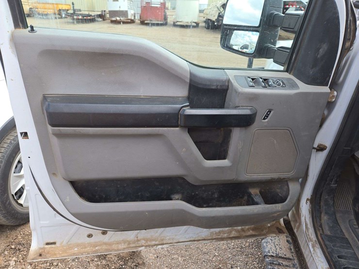 2018-ford-f350-image-8