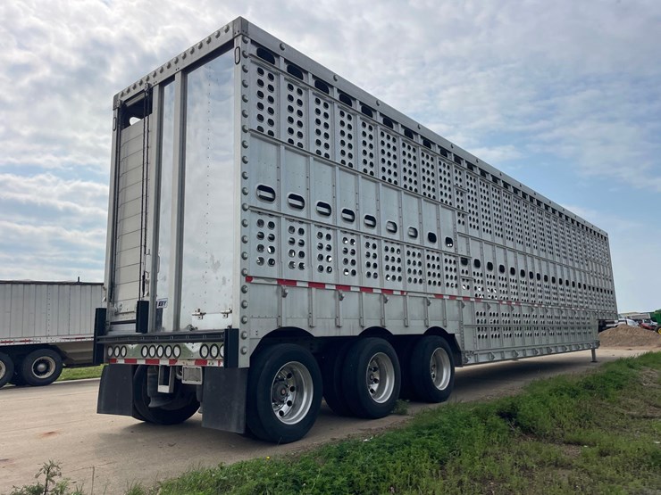 2021-eby-livestock-trailer-image-4