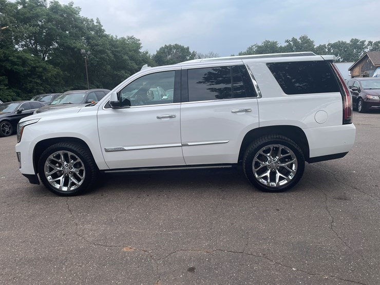 2017-cadillac-escalade-image-5