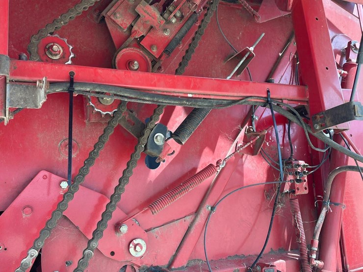 new-holland-br780-image-30