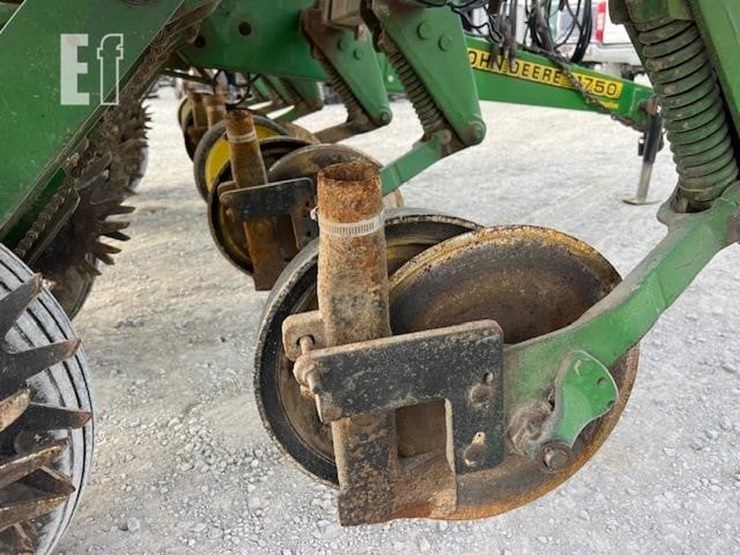 john-deere-1750-image-32