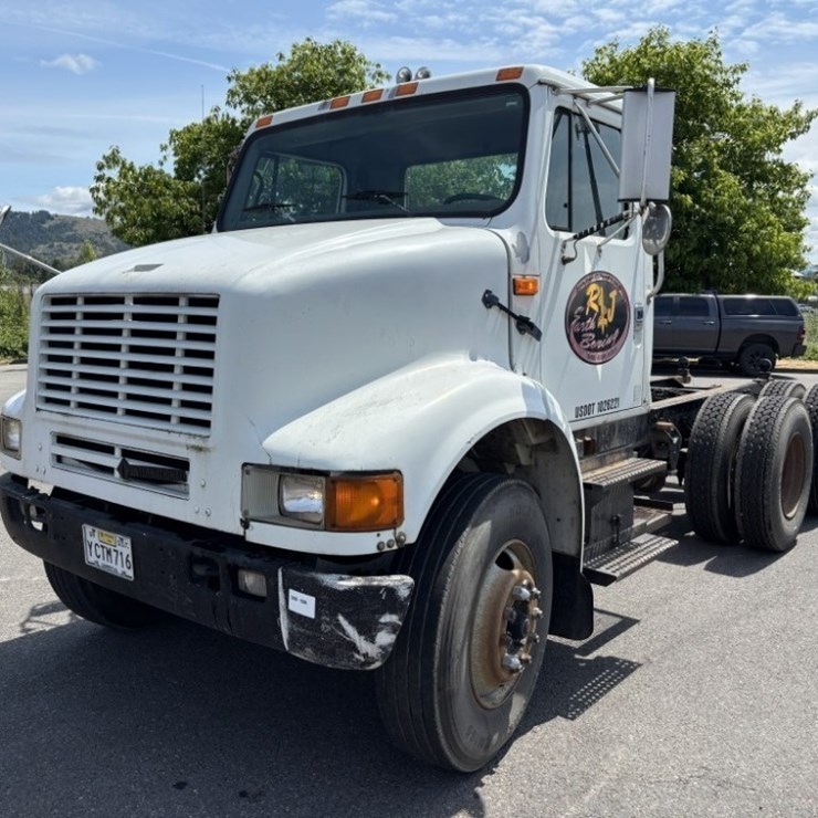 1996 INTERNATIONAL 8100