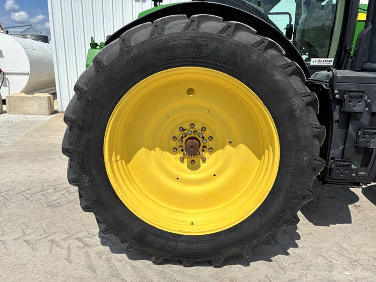 2018-john-deere-8400r-image-57