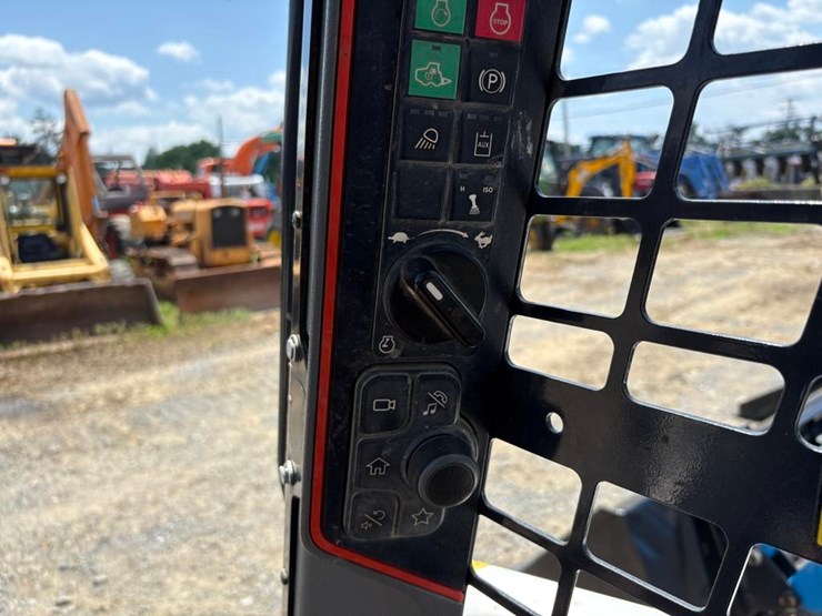 2020-bobcat-t66-image-29