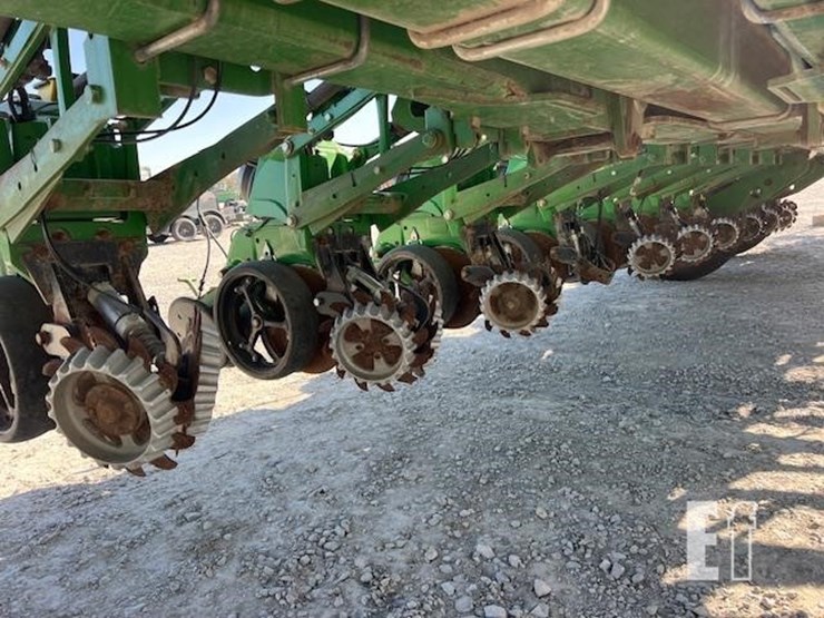 2009-john-deere-1770nt-image-41