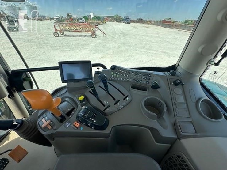 2013-john-deere-6125r-image-28