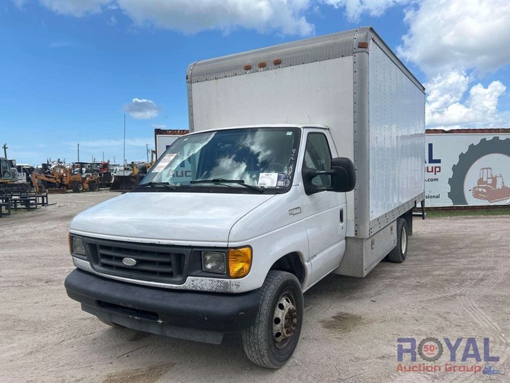 2003-ford-e350-image-1