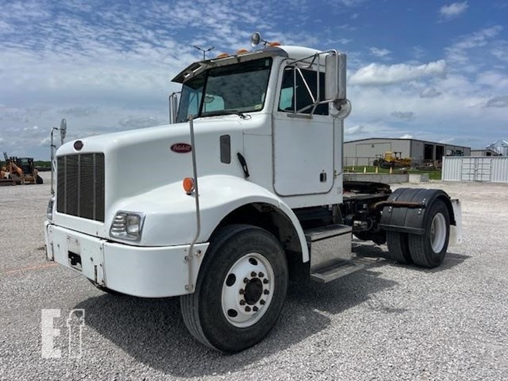 2003-peterbilt-330-image-1