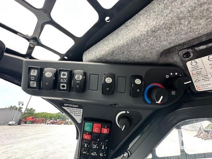 2022-deere-333g-image-25