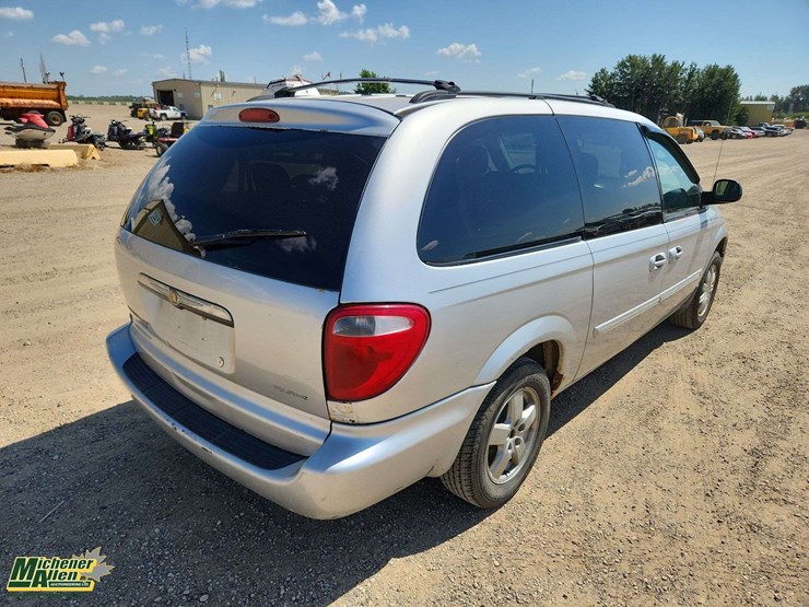 2006-chrysler-town-&-country-image-4