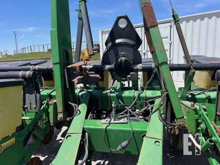 1993-john-deere-7200-image-34
