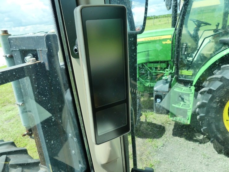 2024-john-deere-6110m-image-16