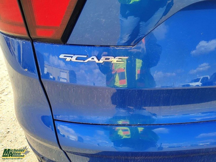 2019-ford-escape-sel-image-32