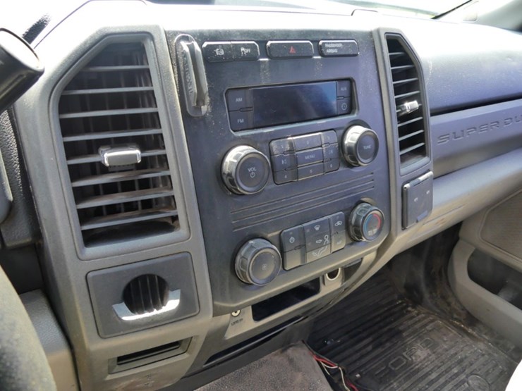 2019-ford-f350-xl-image-16