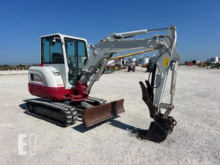 takeuchi-tb235-2-image-7