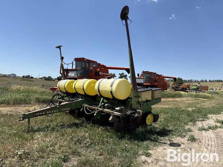 john-deere-7000-image-1