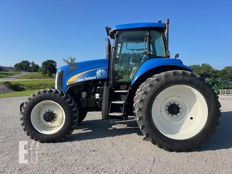 new-holland-t8020-image-2