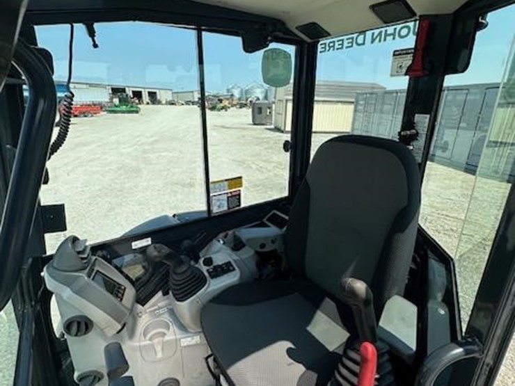 2014-deere-35g-image-18