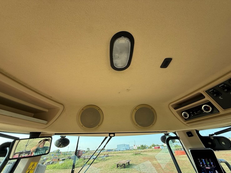 2023-case-ih-470-image-31