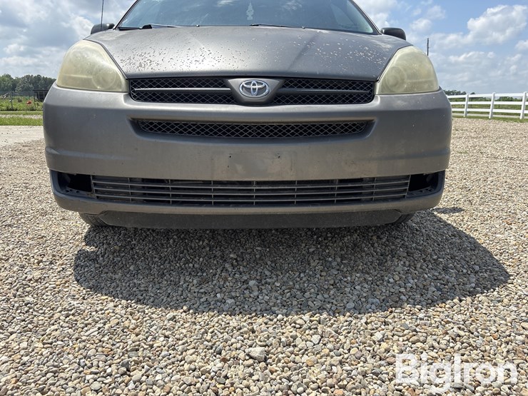 2004-toyota-sienna-image-11