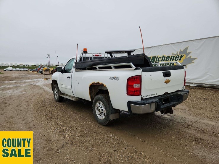 2012-chevrolet-silverado-2500hd-lt-image-3