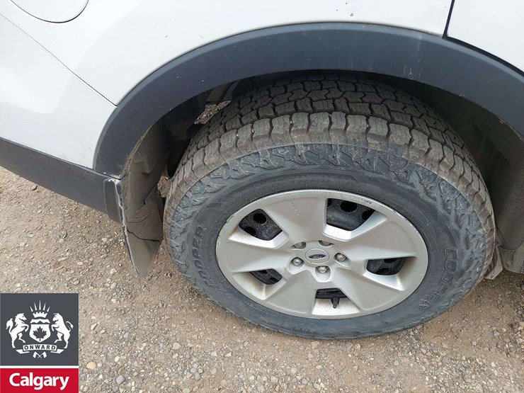 2014-ford-explorer-image-17