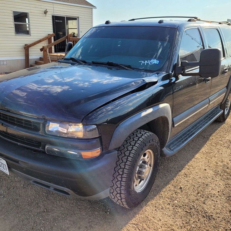 2004 CHEVROLET SUBURBAN