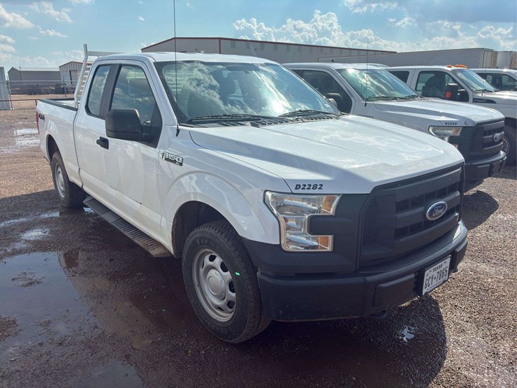 2015-ford-f150-lariat-image-2