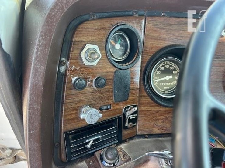 1987-ford-9000-image-39