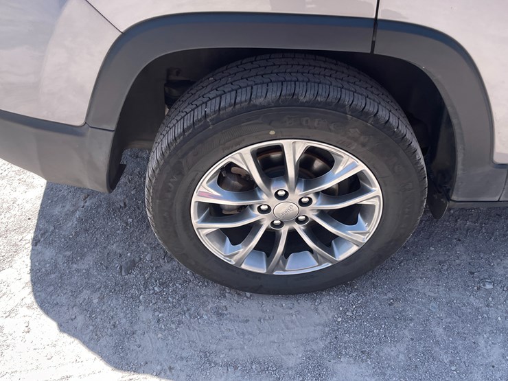 2019-jeep-cherokee-image-17