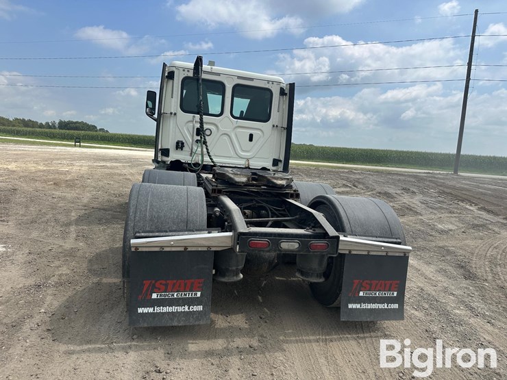 2019-freightliner-cascadia-126-image-6