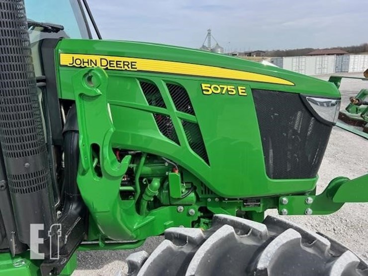 2023-john-deere-5075e-image-12