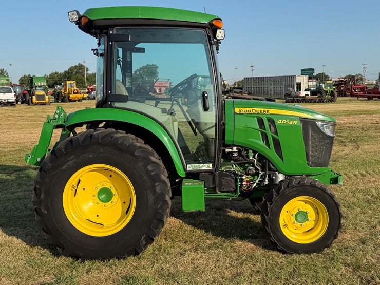 john-deere-4052r-image-3